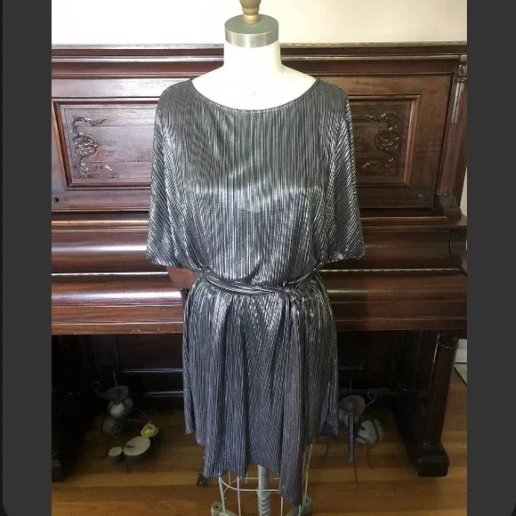 Forever 21 | Dresses | M Medium Silver Metallic Mini Dress Shift Or Tie  Waist Disco Glam | Poshmark